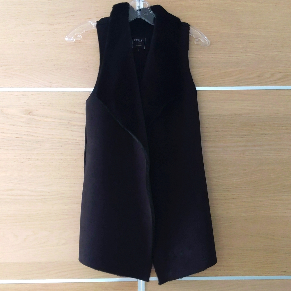Faux fur vest by Twelve, size M in black